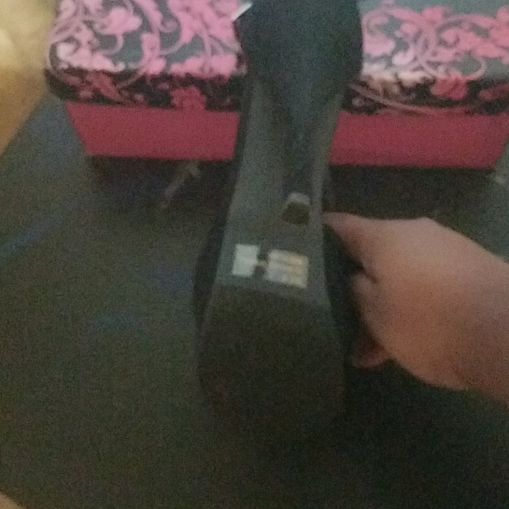 Shoes - Picture 4 of 4